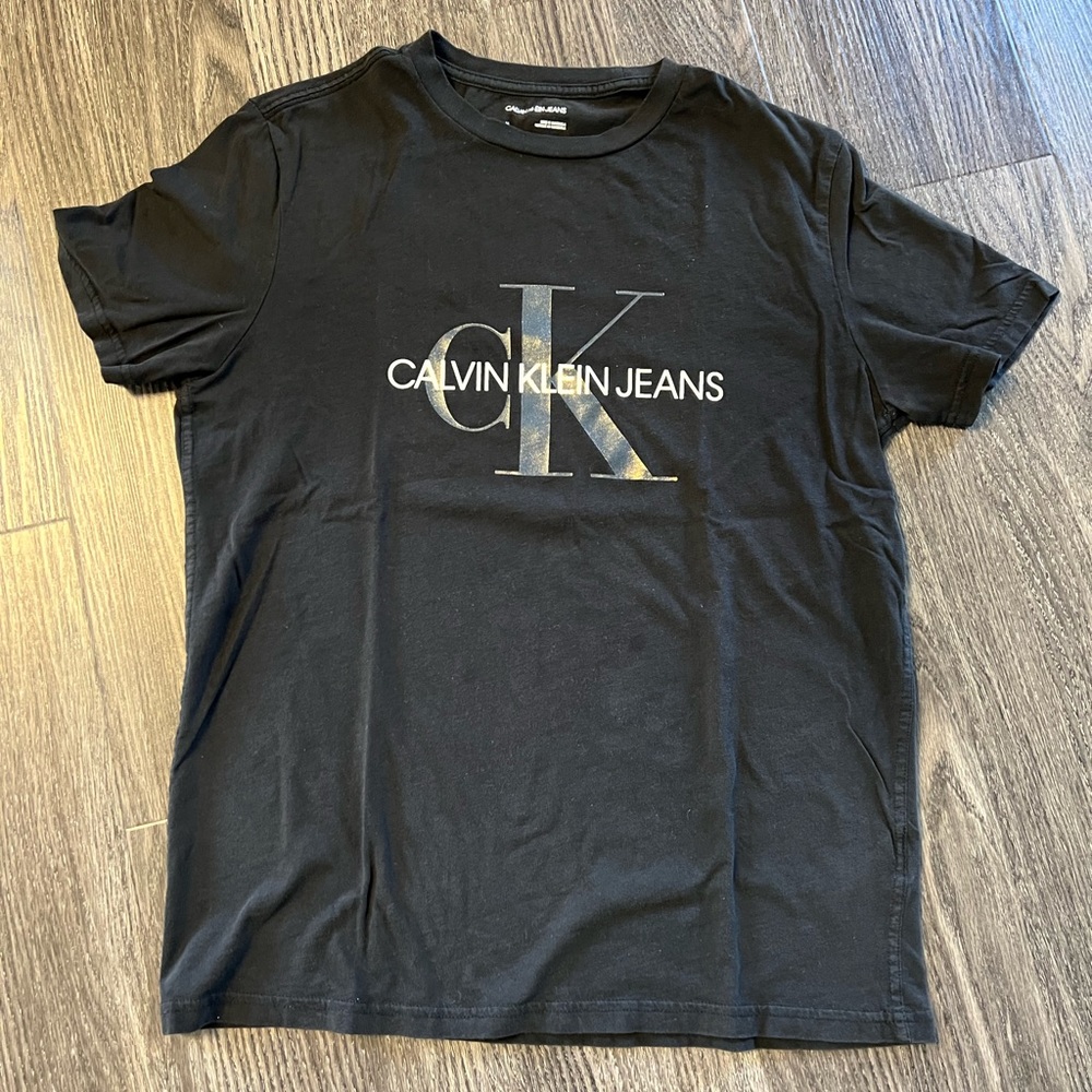 Calvin Klein Metallic Logo Tee (Med)